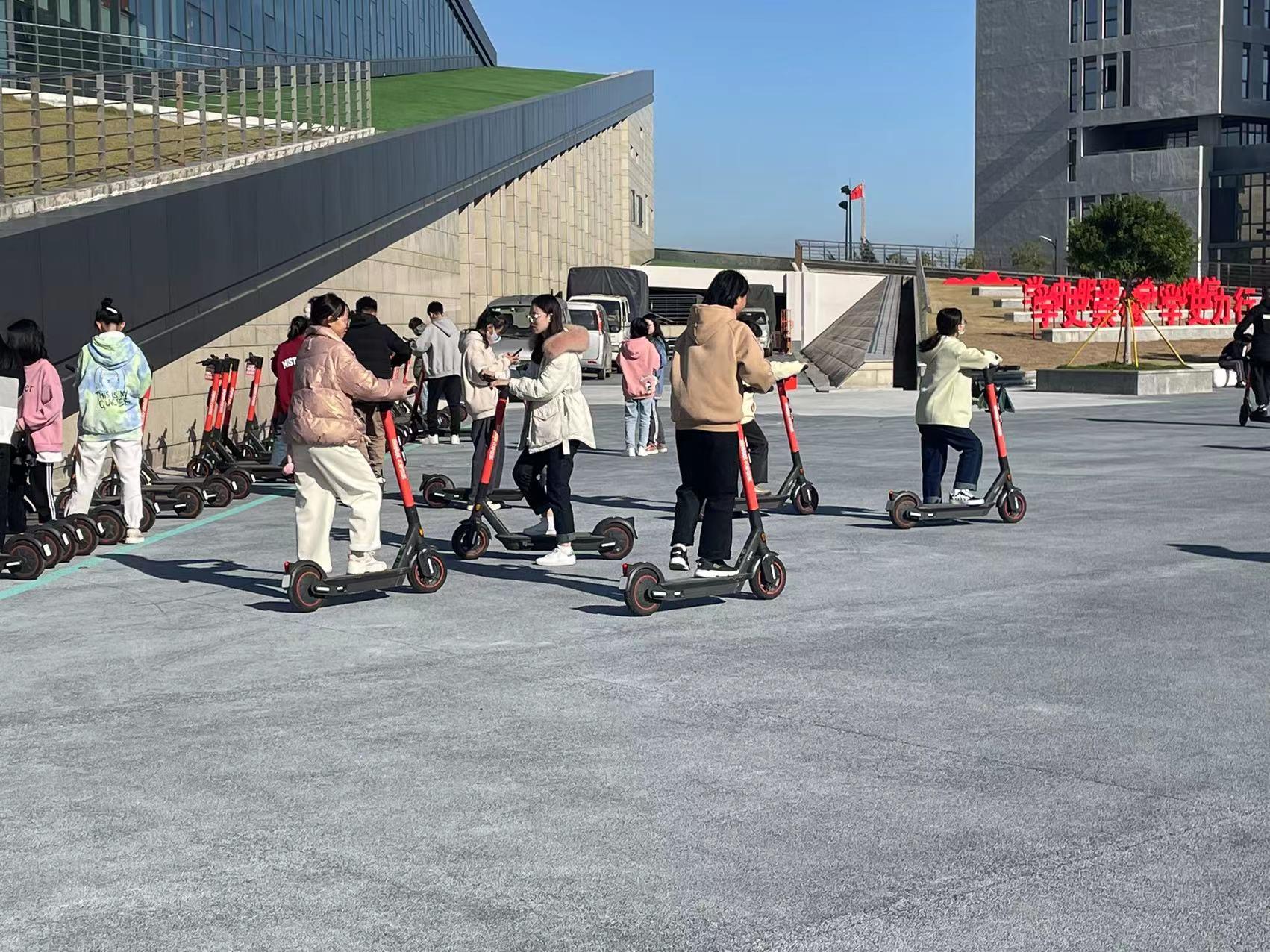 温州理工学院学子进行骑行活动.jpg