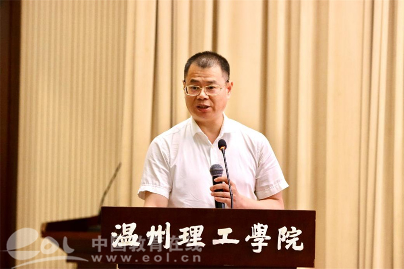 观摩3.jpg